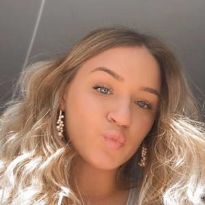 Meet your Posher, Chloe